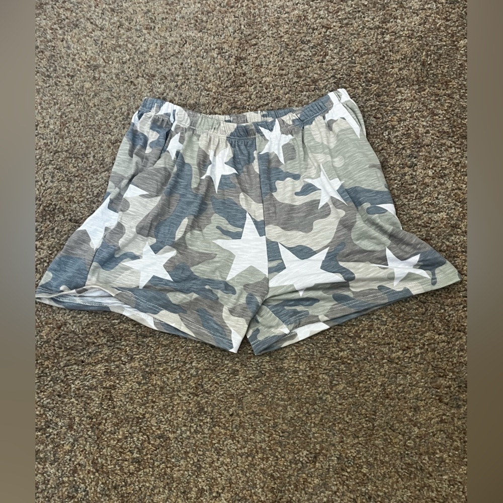 NWT - Lime N Chili - Camo with Stars Butter soft Shorts - Woman's Small